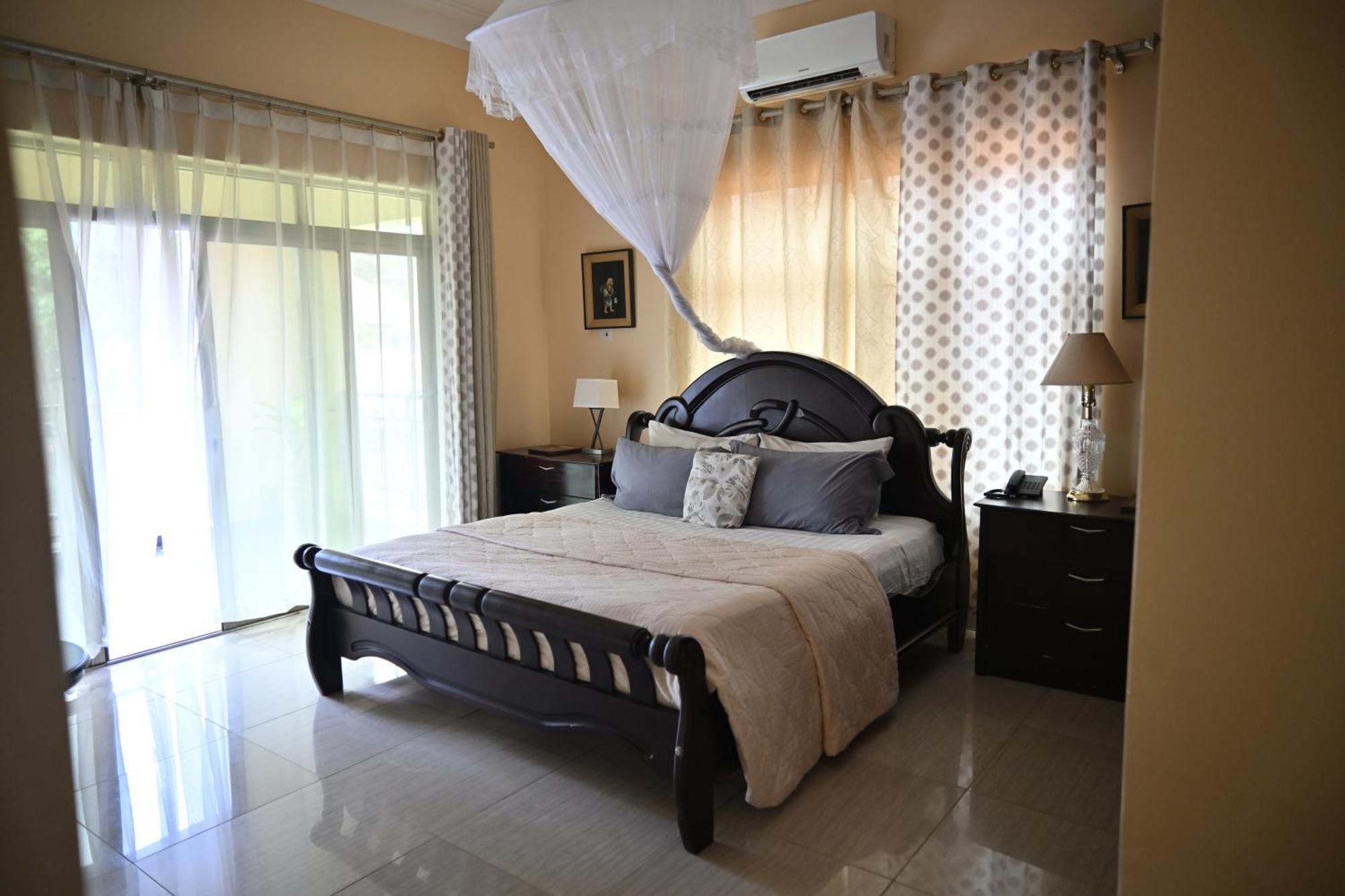 Lakepoint Villa Entebbe Buitenkant foto