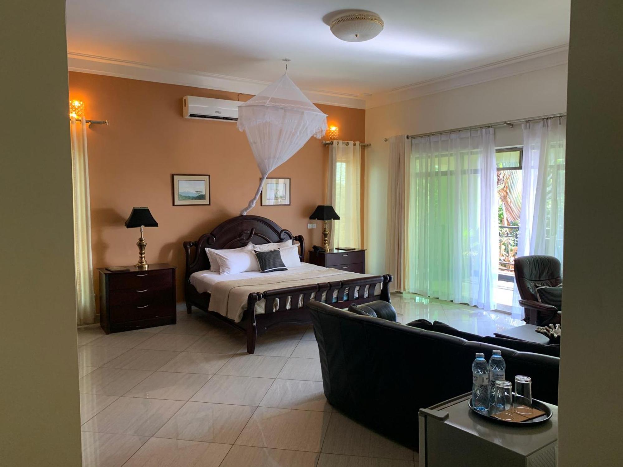 Lakepoint Villa Entebbe Buitenkant foto
